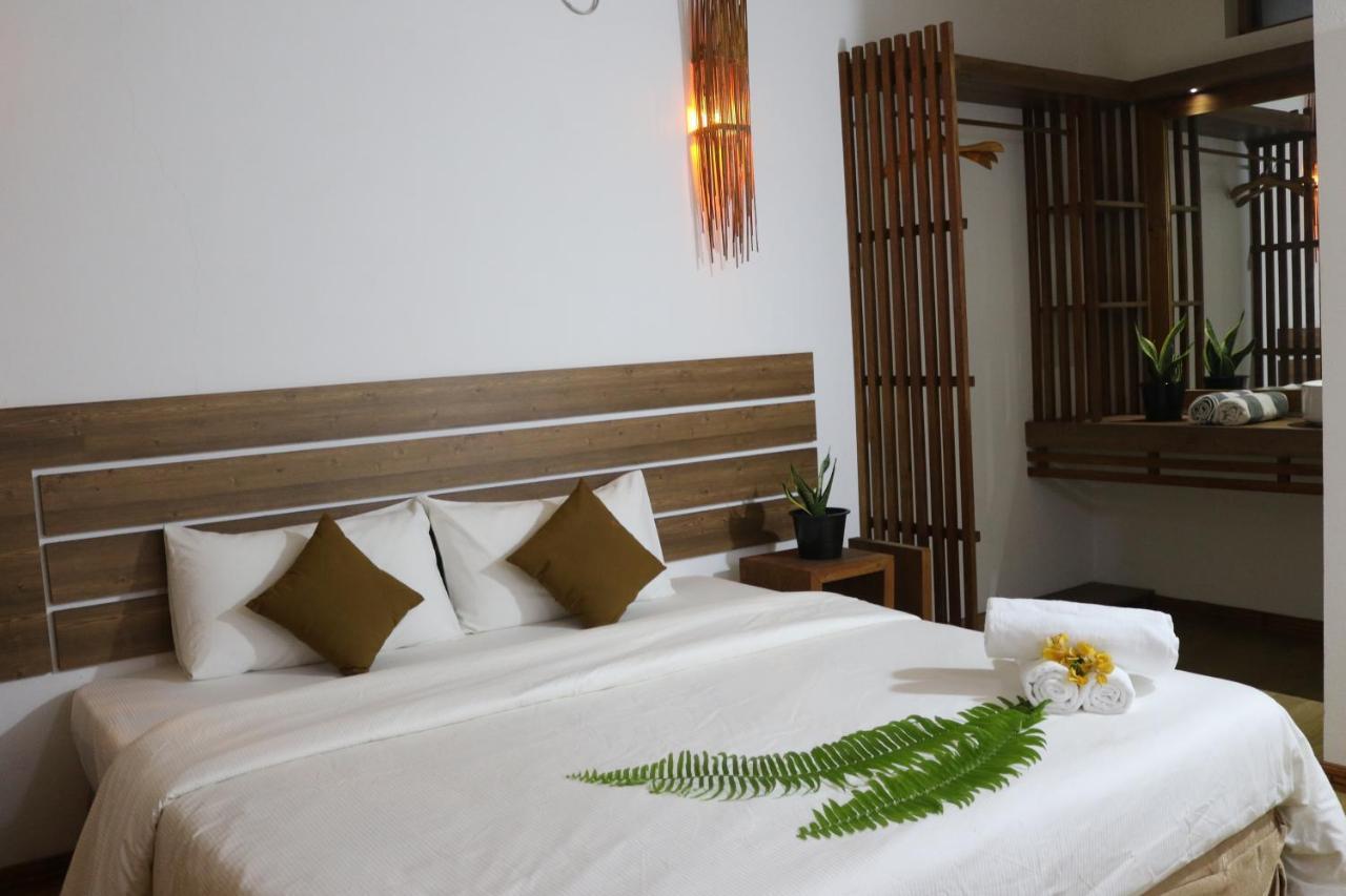 Rasdhoo Wave Blue Bed & Breakfast Exterior foto